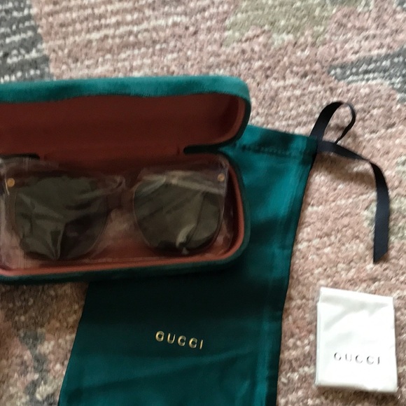🆕Gucci Sunglasses. No offers. - Picture 7 of 15